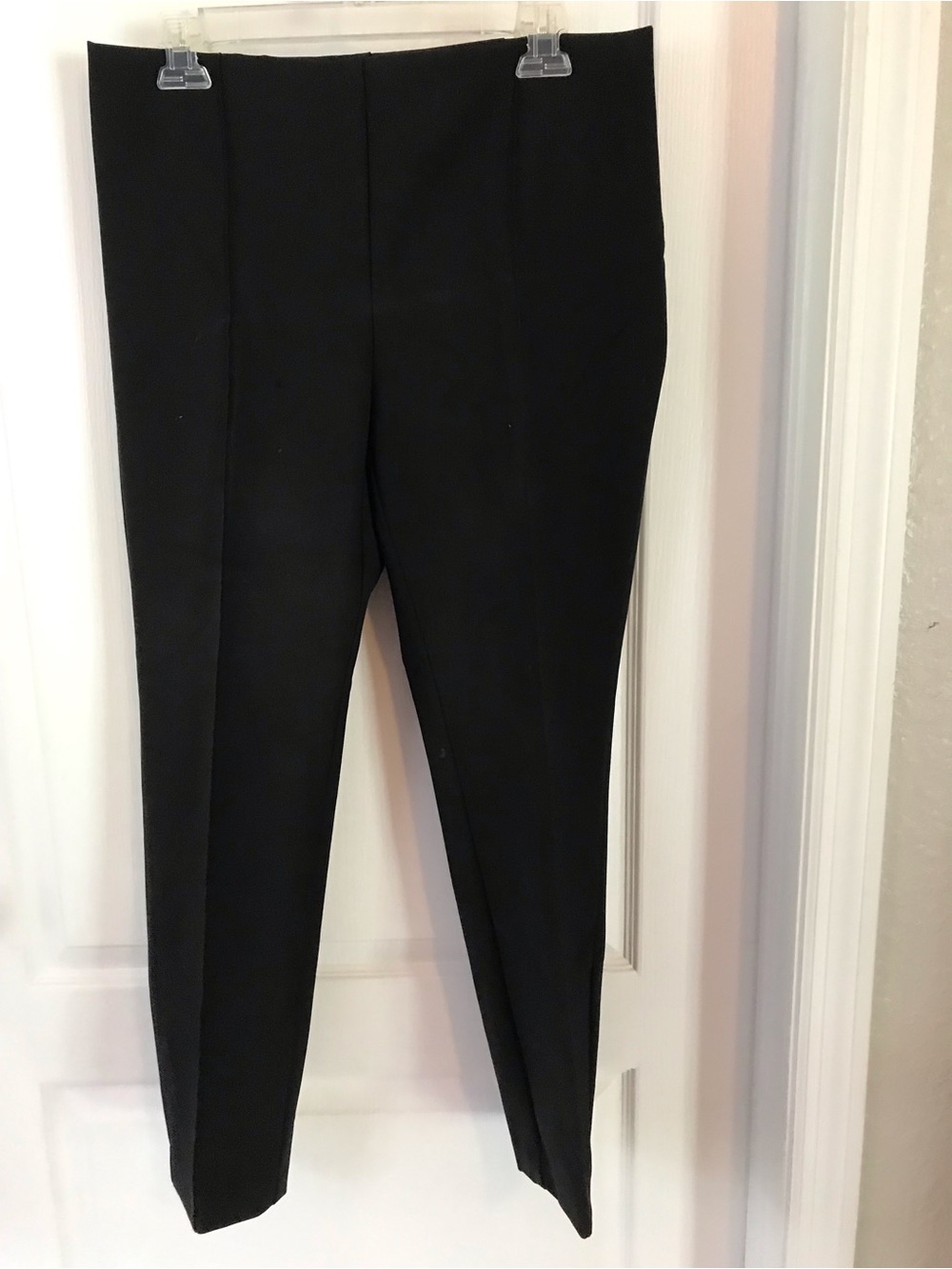 Women's Black Skinny Pants, No Sz listed, fits  like a Sz 4 Send offer